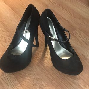 Size 8 women’s shoes